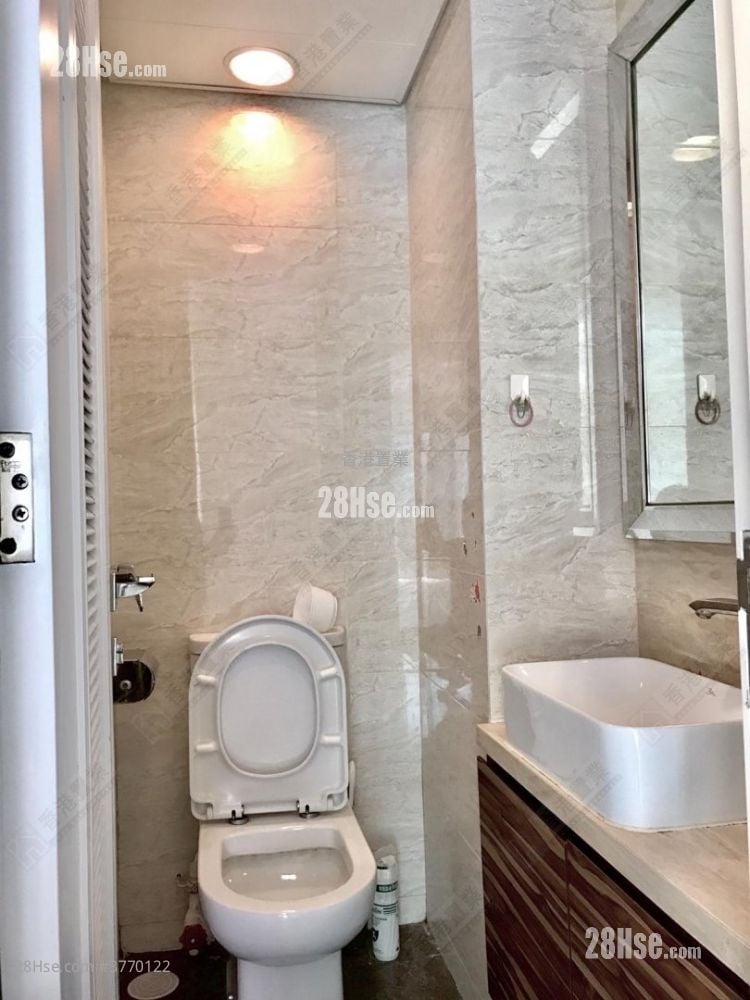 One West Kowloon Sell 4 Bedrooms 970 ft²