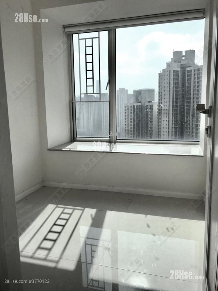 One West Kowloon Sell 4 Bedrooms 970 ft²