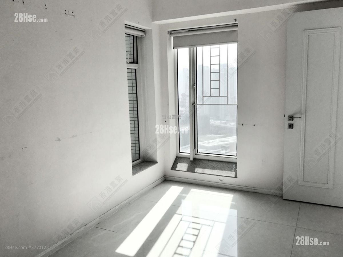 One West Kowloon Sell 4 Bedrooms 970 ft²