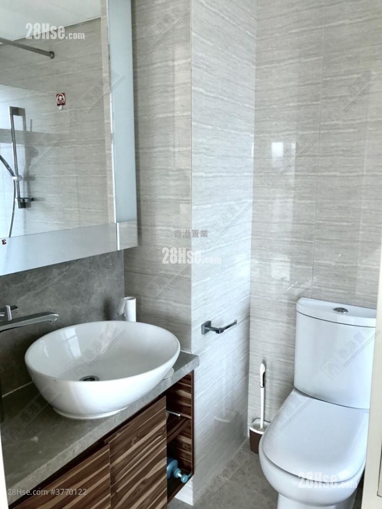 One West Kowloon Sell 4 Bedrooms 970 ft²