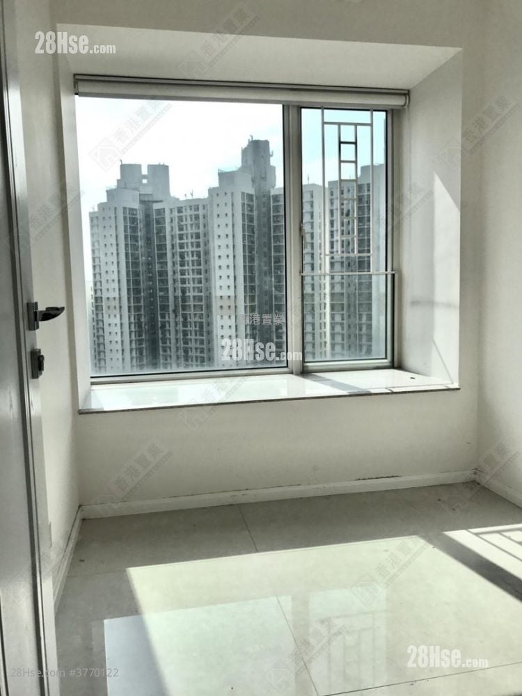 One West Kowloon Sell 4 Bedrooms 970 ft²