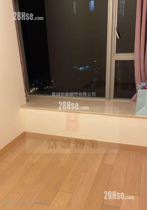 Peninsula East Sell 2 Bedrooms , 1 Bathroom 517 ft²