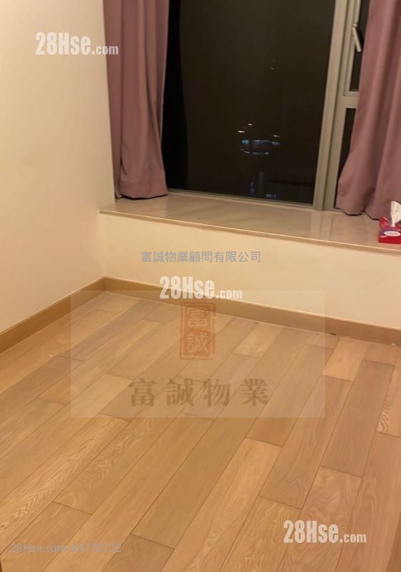 Peninsula East Sell 2 Bedrooms , 1 Bathroom 517 ft²