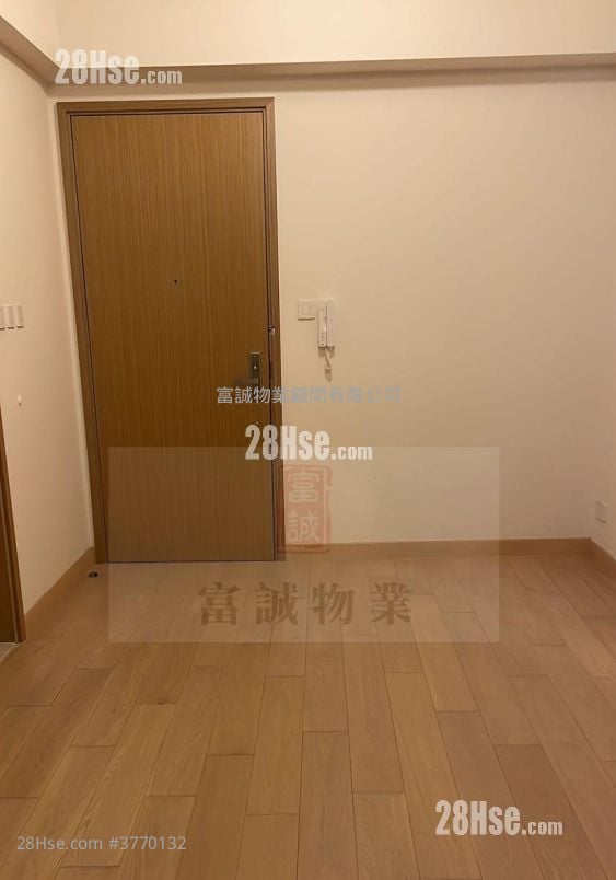 Peninsula East Sell 2 Bedrooms , 1 Bathroom 517 ft²