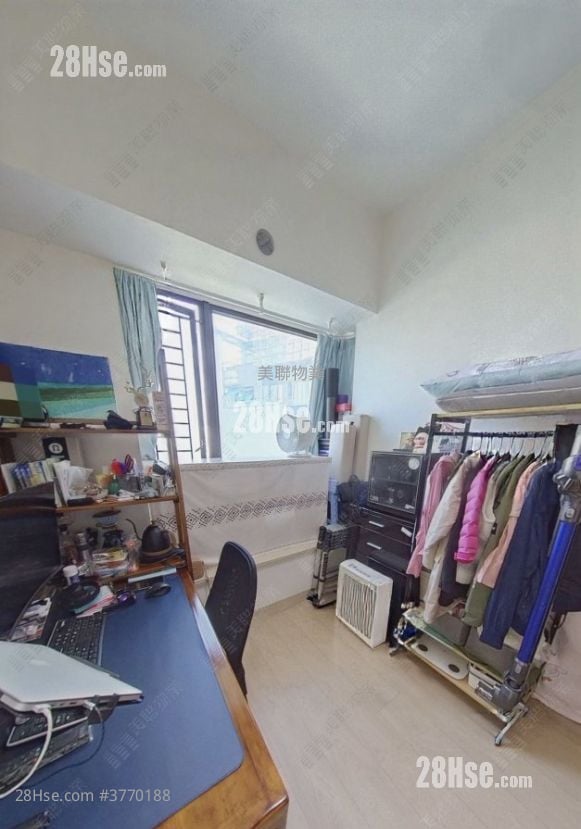 Chelsea Court Sell 3 Bedrooms , 1 Bathroom 521 ft²