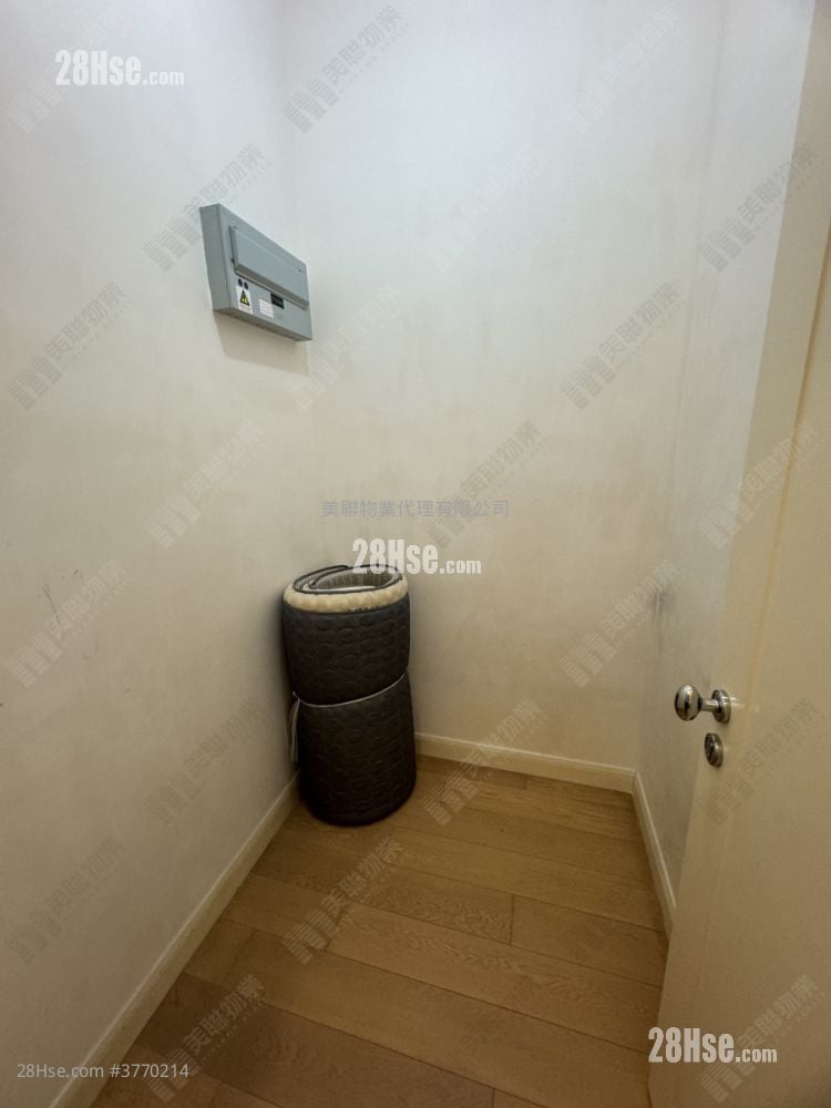 Lexington Hill Sell 2 Bedrooms , 1 Bathroom 593 ft²