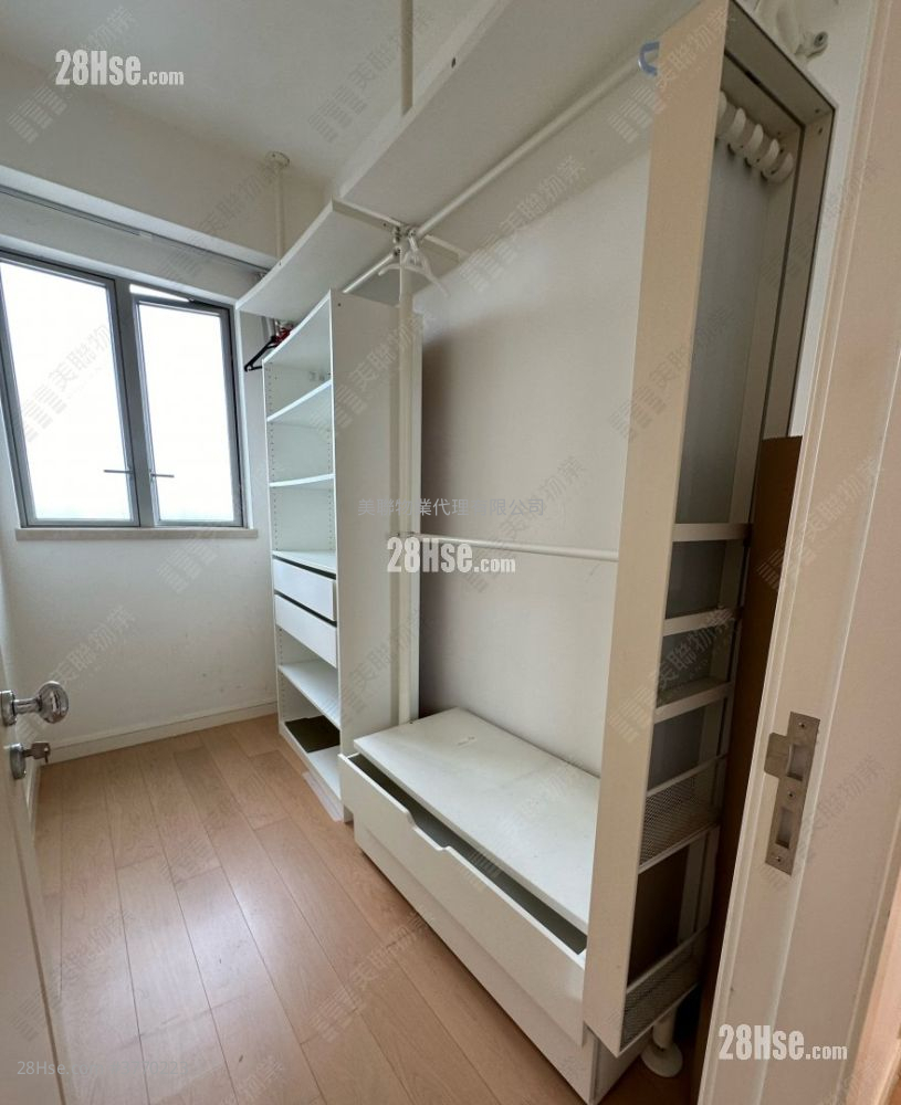 Lexington Hill Sell 3 Bedrooms , 1 Bathroom 739 ft²