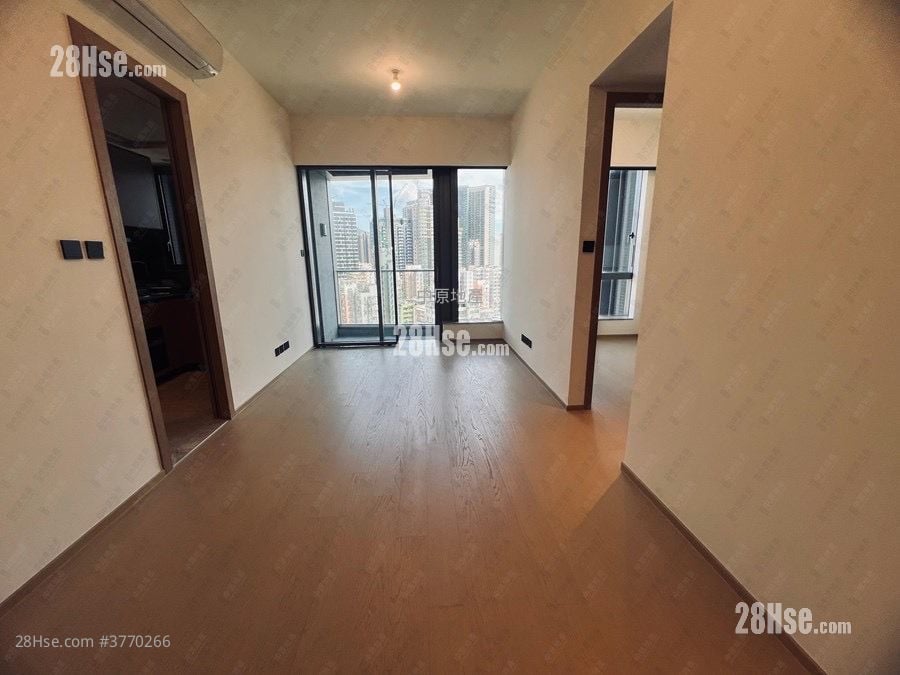 In One Sell 593 ft²