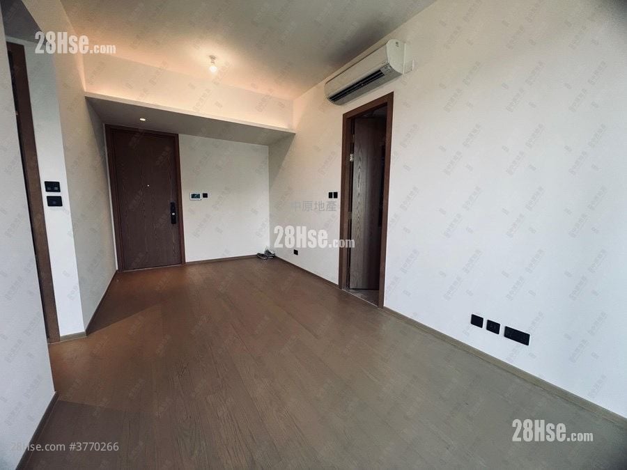 In One Sell 593 ft²