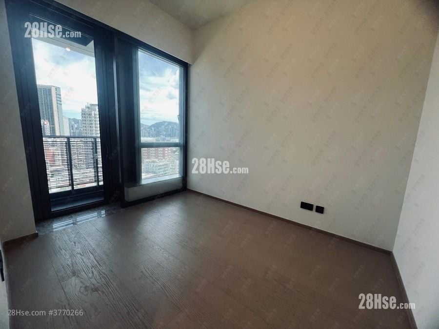 In One Sell 593 ft²