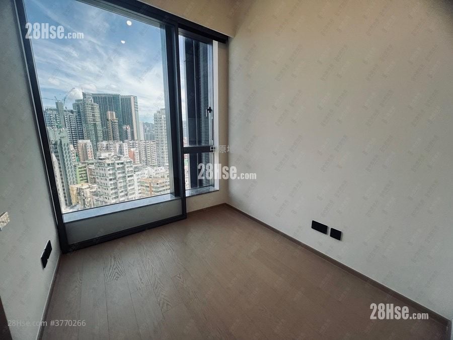 In One Sell 593 ft²