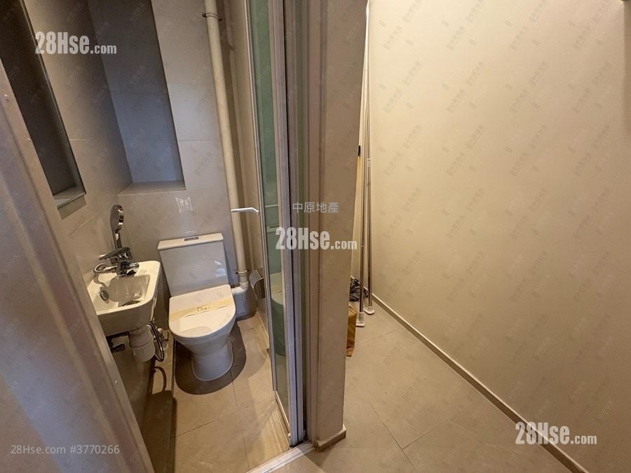 In One Sell 593 ft²