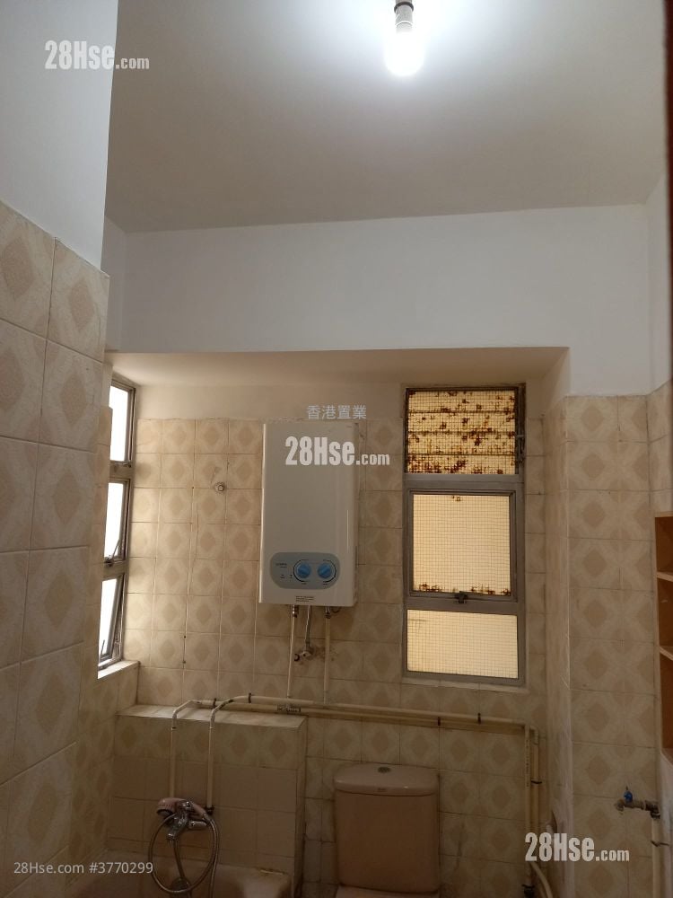 Louisa Tower Sell 2 Bedrooms , 1 Bathroom 690 ft²