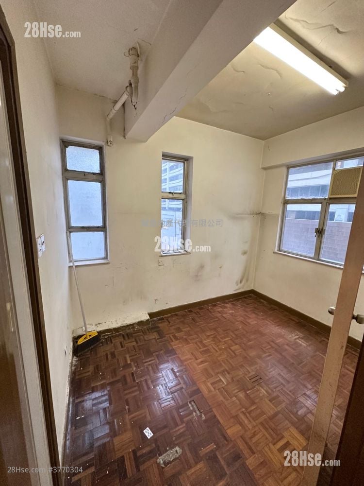 Manley House Sell 1 Bedroom , 1 Bathroom 339 ft²