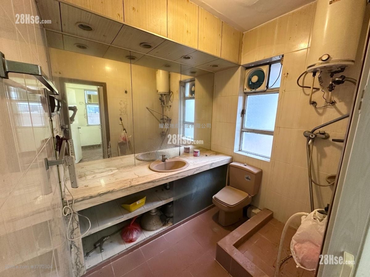 Manley House Sell 1 Bedroom , 1 Bathroom 339 ft²