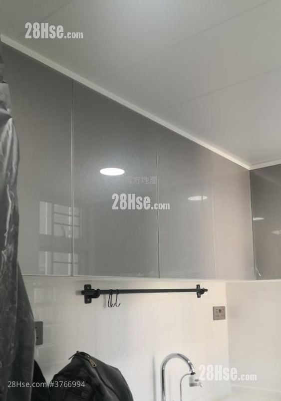 Kam Fai Court Sell 2 Bedrooms , 1 Bathroom 381 ft²