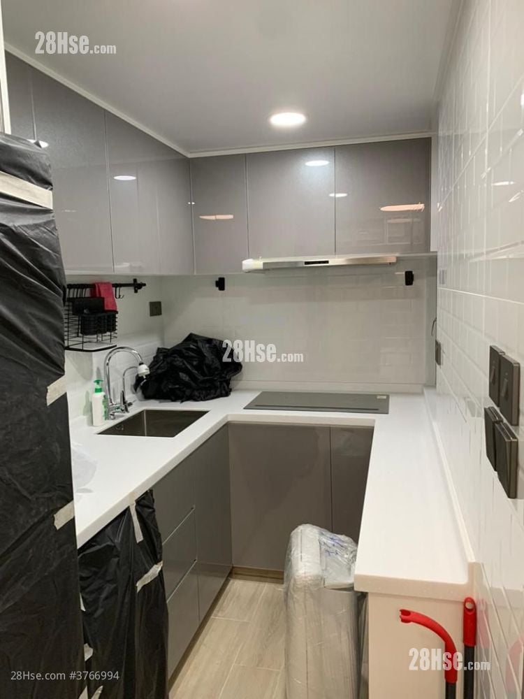 Kam Fai Court Sell 2 Bedrooms , 1 Bathroom 381 ft²