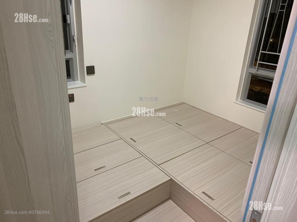 Kam Fai Court Sell 2 Bedrooms , 1 Bathroom 381 ft²