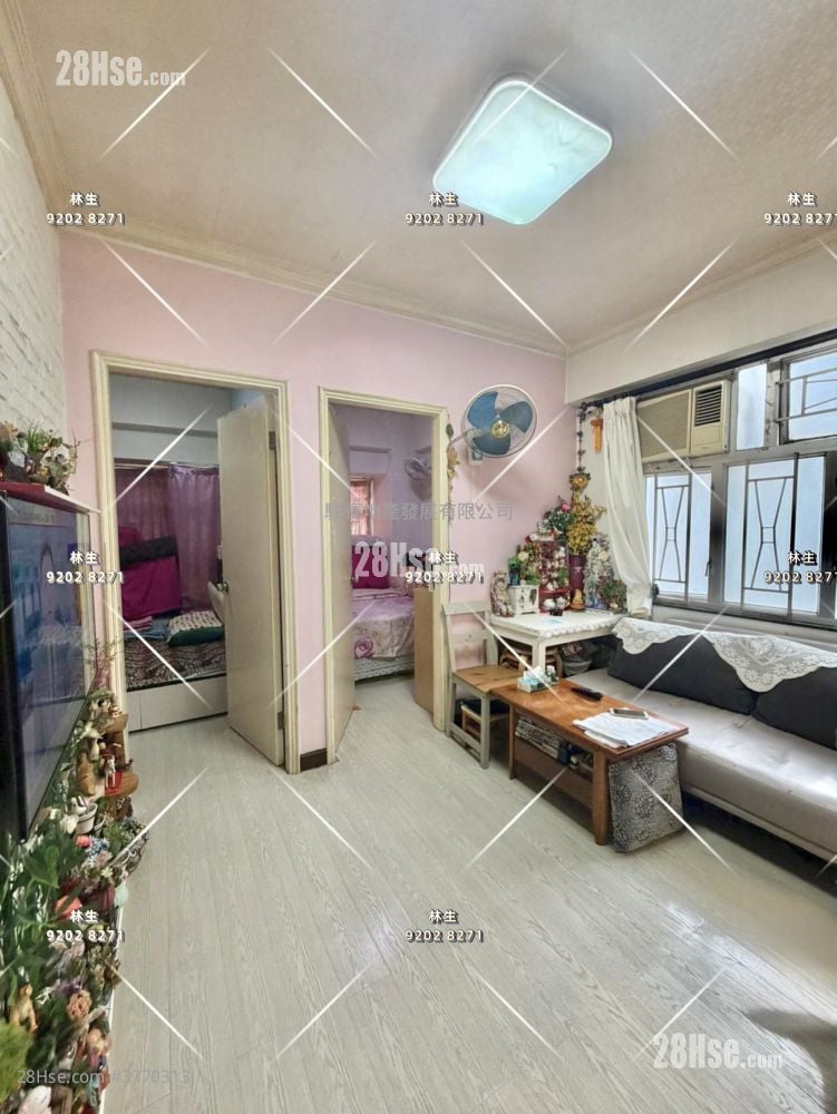 Hung Hay Building Sell 2 Bedrooms , 1 Bathroom 301 ft²