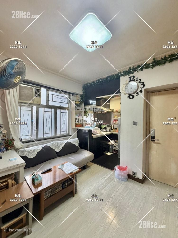 Hung Hay Building Sell 2 Bedrooms , 1 Bathroom 301 ft²