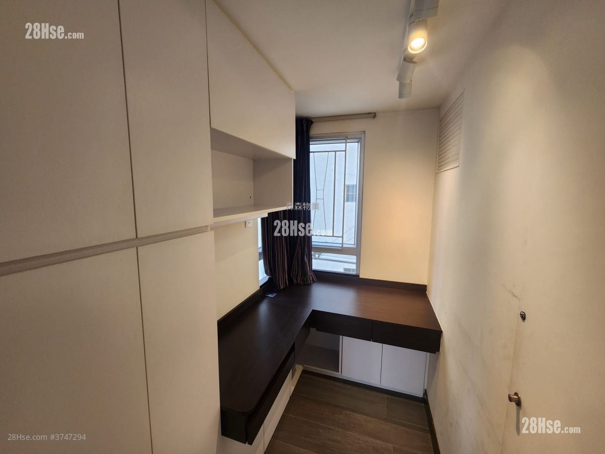 Merlin Garden Rental 3 Bedrooms , 1 Bathroom 496 ft²