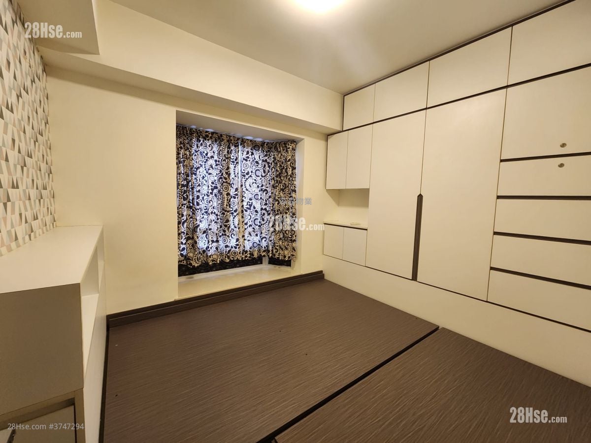 Merlin Garden Rental 3 Bedrooms , 1 Bathroom 496 ft²