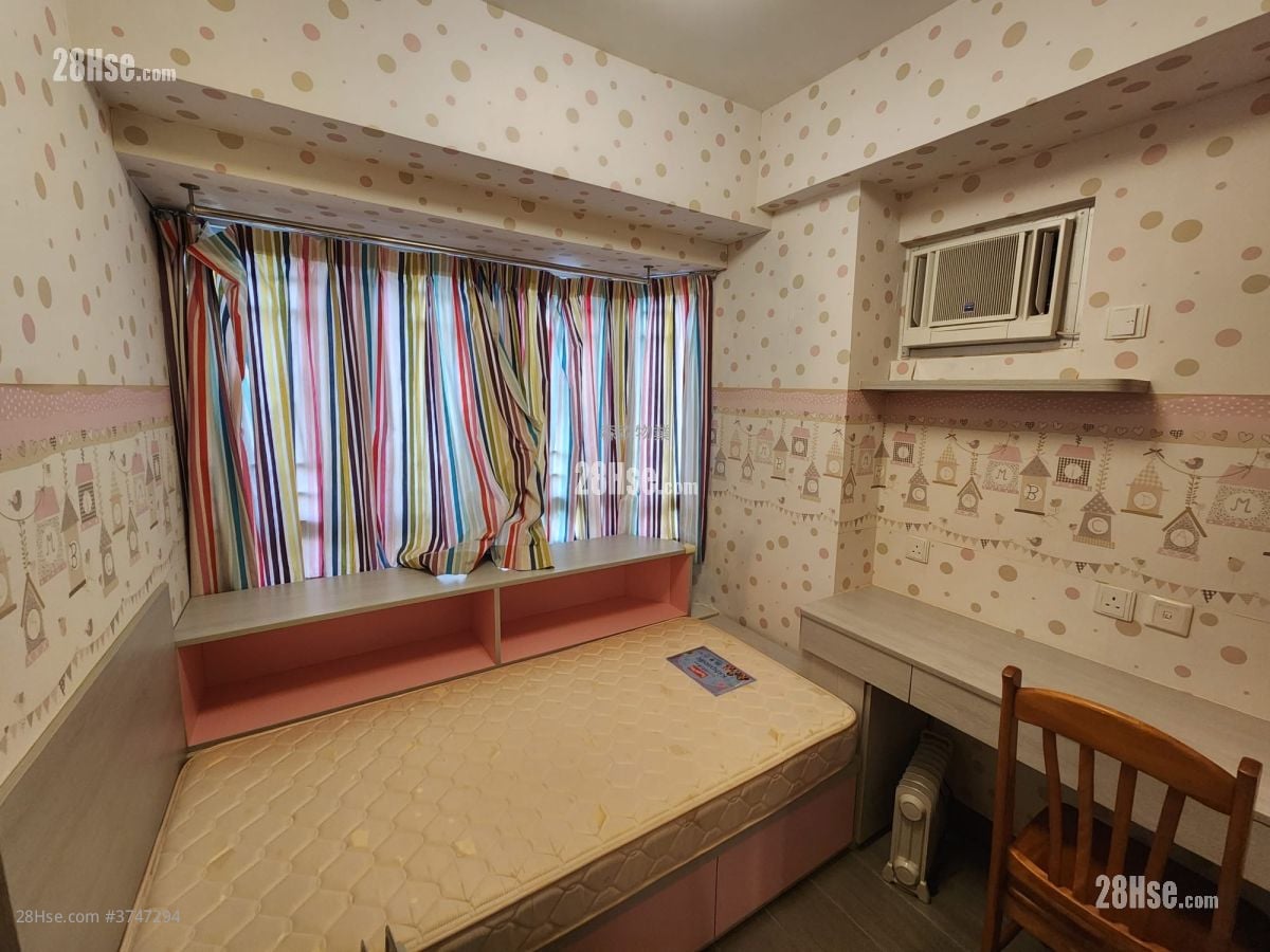 Merlin Garden Rental 3 Bedrooms , 1 Bathroom 496 ft²