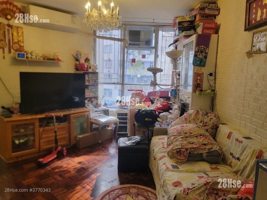 Whampoa Garden Sell 4 Bedrooms , 2 Bathrooms 777 ft²