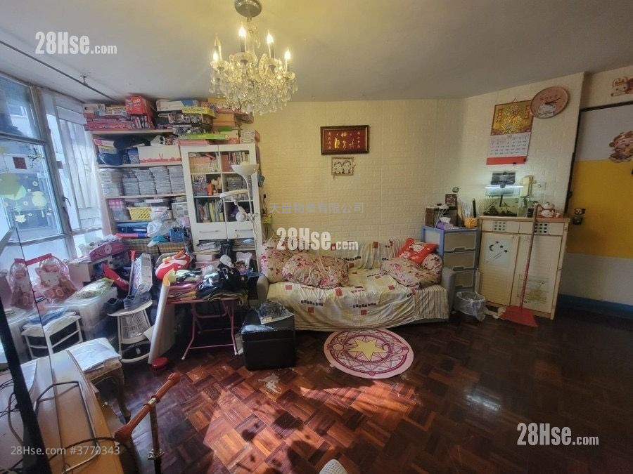 Whampoa Garden Sell 4 Bedrooms , 2 Bathrooms 777 ft²