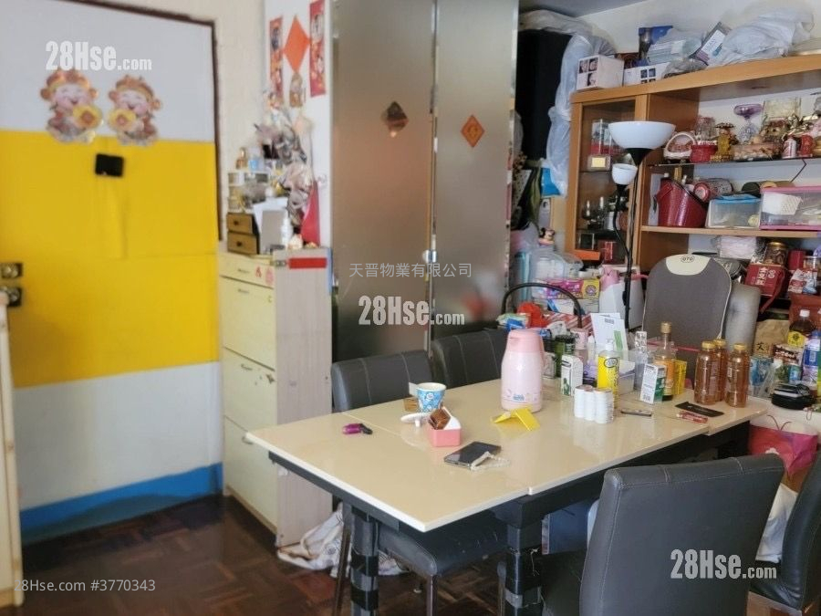 Whampoa Garden Sell 4 Bedrooms , 2 Bathrooms 777 ft²