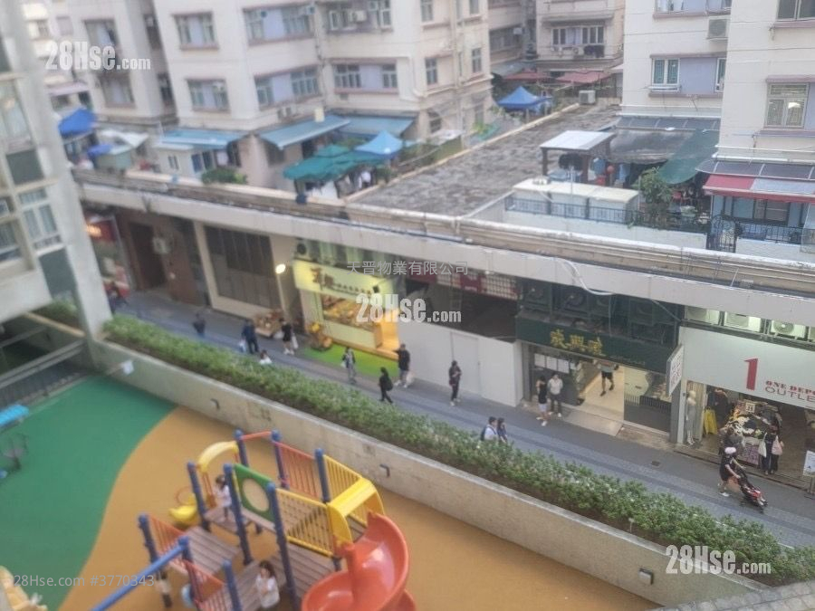 Whampoa Garden Sell 4 Bedrooms , 2 Bathrooms 777 ft²