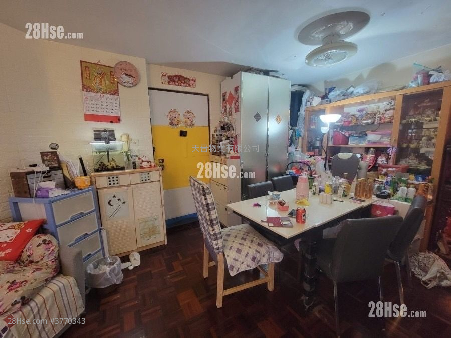 Whampoa Garden Sell 4 Bedrooms , 2 Bathrooms 777 ft²