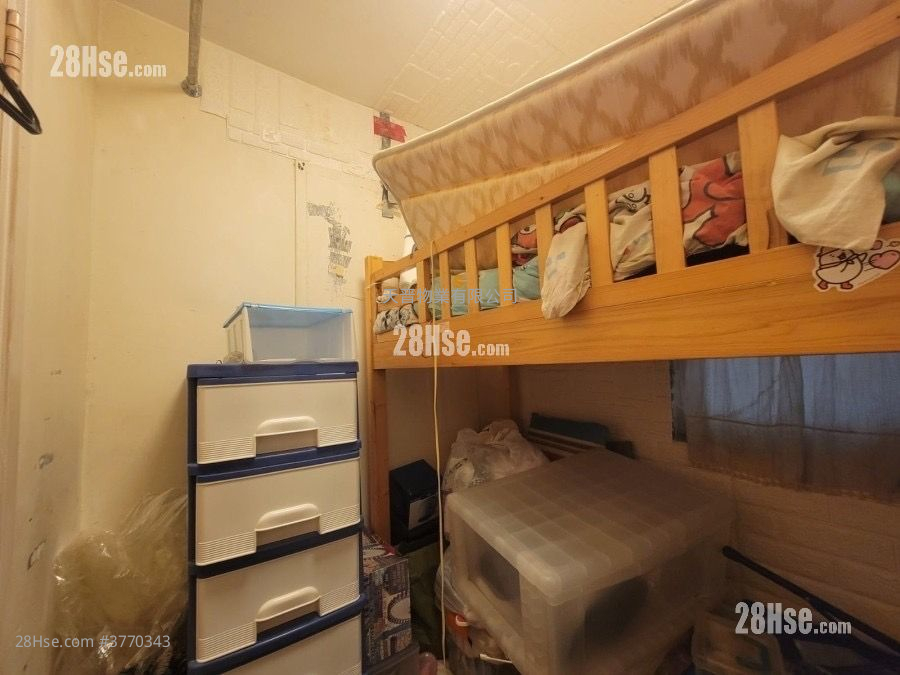 Whampoa Garden Sell 4 Bedrooms , 2 Bathrooms 777 ft²