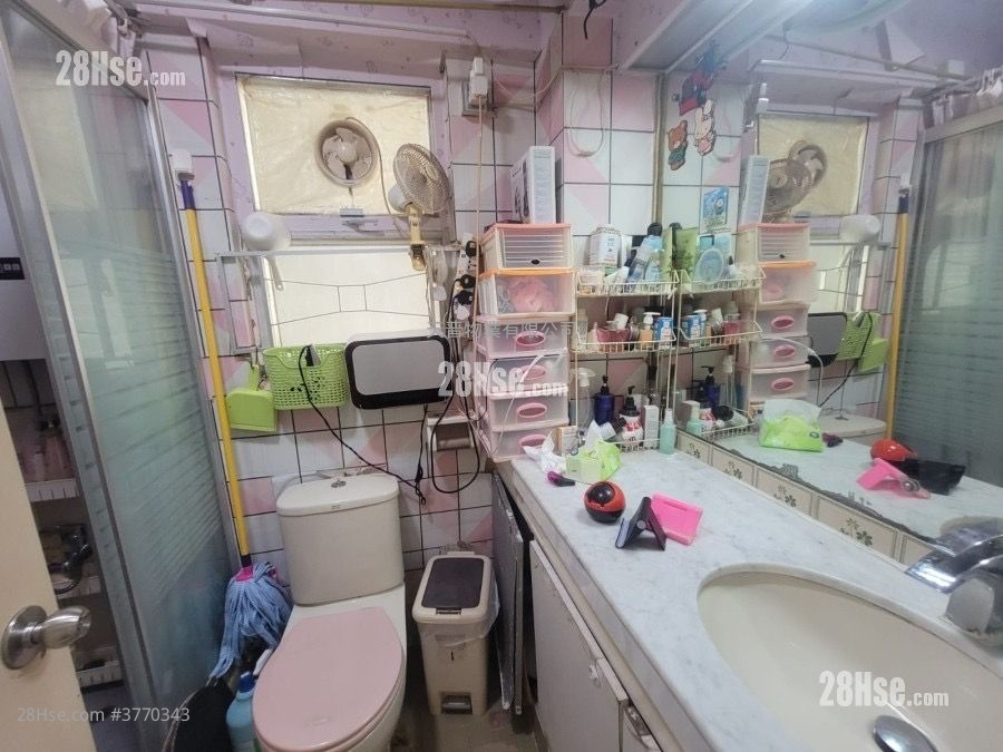 Whampoa Garden Sell 4 Bedrooms , 2 Bathrooms 777 ft²