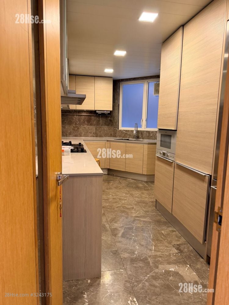 Avignon Sell 4 Bedrooms , 3 Bathrooms 1,874 ft²