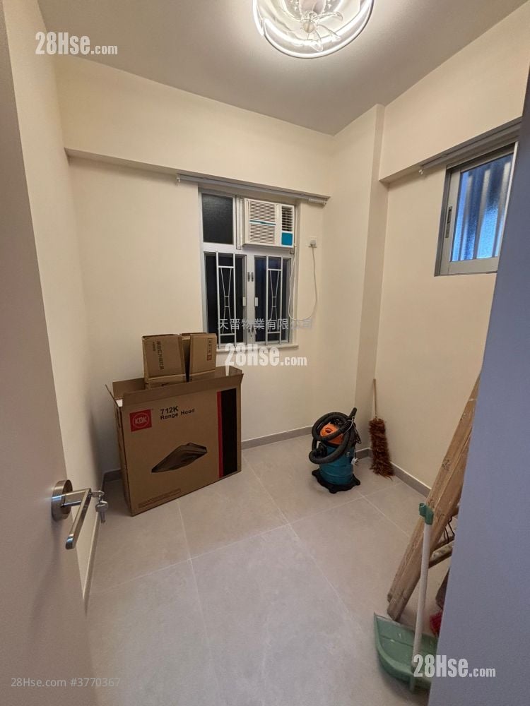 I-Feng Mansions Sell 3 Bedrooms , 1 Bathroom 502 ft²