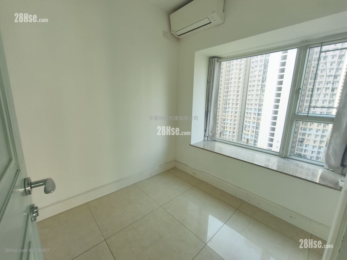 Central Park Towers Sell 3 Bedrooms , 1 Bathroom 578 ft²
