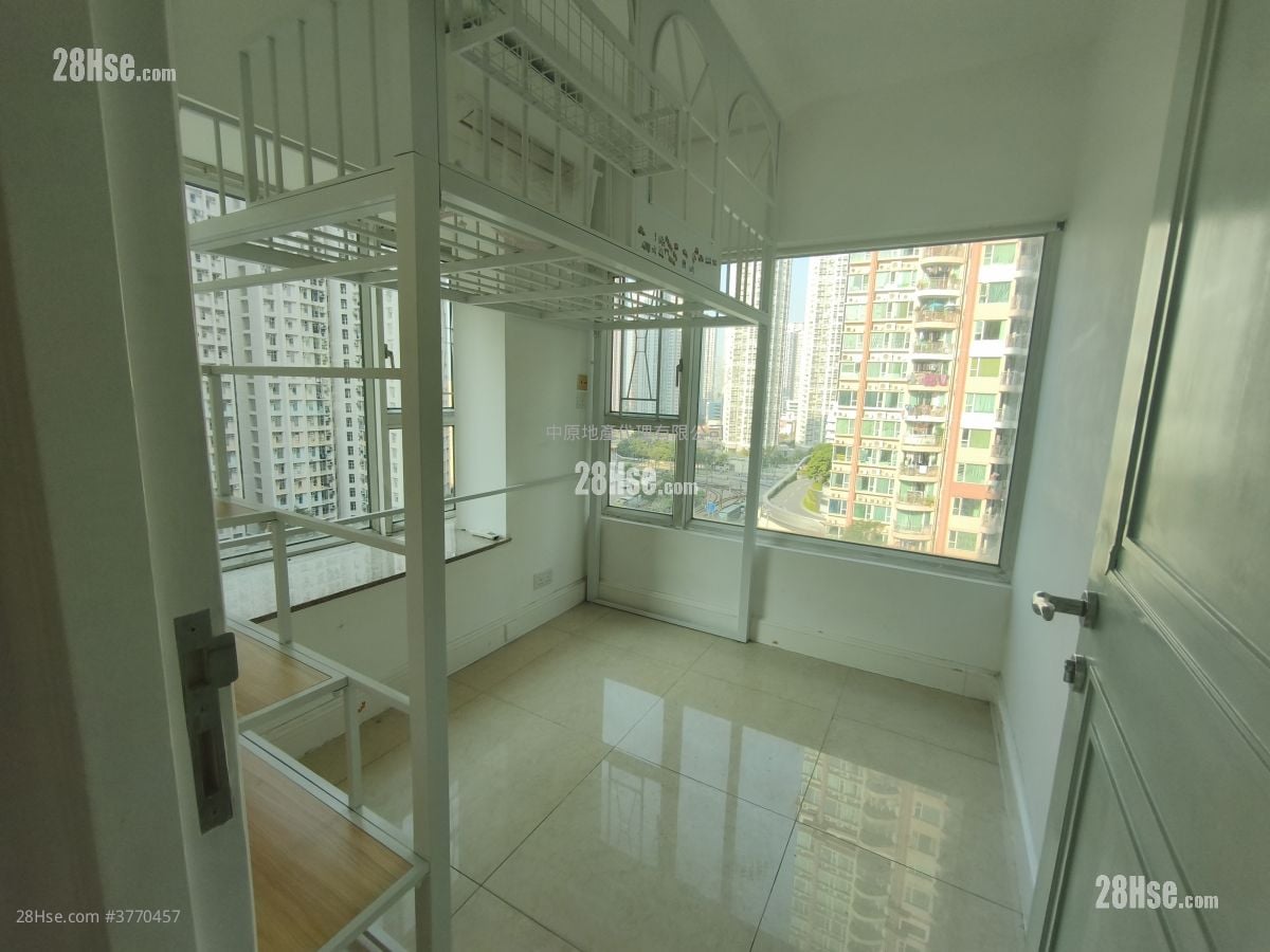 Central Park Towers Sell 3 Bedrooms , 1 Bathroom 578 ft²