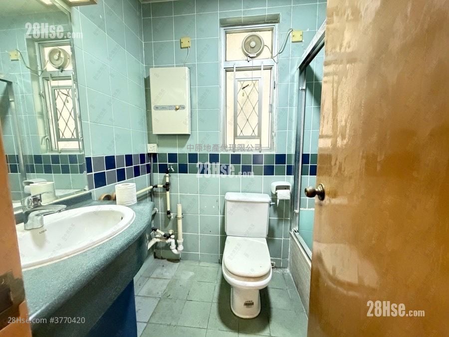 Tin Chung Court Sell 3 Bedrooms 650 ft²