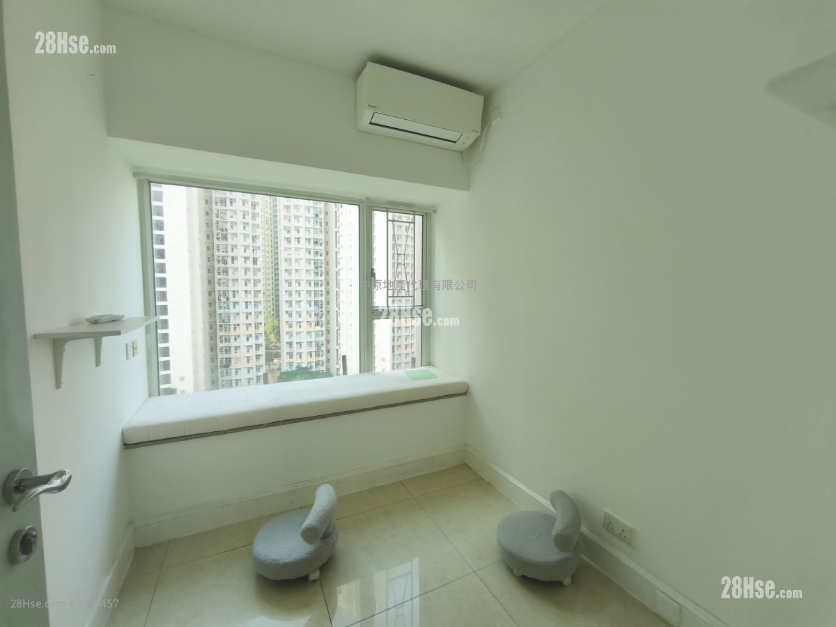Central Park Towers Sell 3 Bedrooms , 1 Bathroom 578 ft²