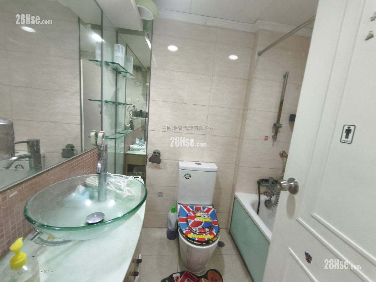 Central Park Towers Sell 3 Bedrooms , 1 Bathroom 578 ft²