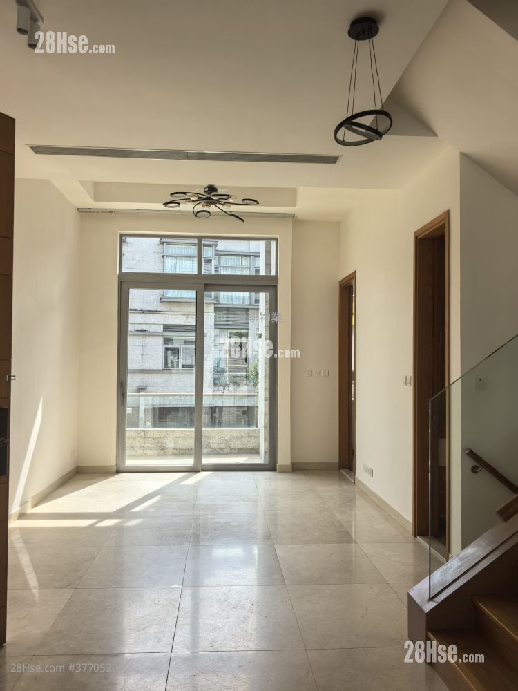 The Green Sell 3 Bedrooms , 4 Bathrooms 1,798 ft²