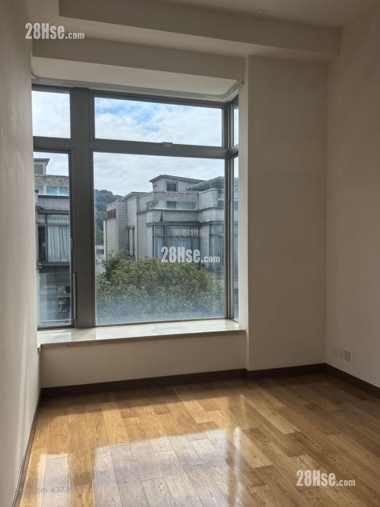 The Green Sell 3 Bedrooms , 4 Bathrooms 1,798 ft²