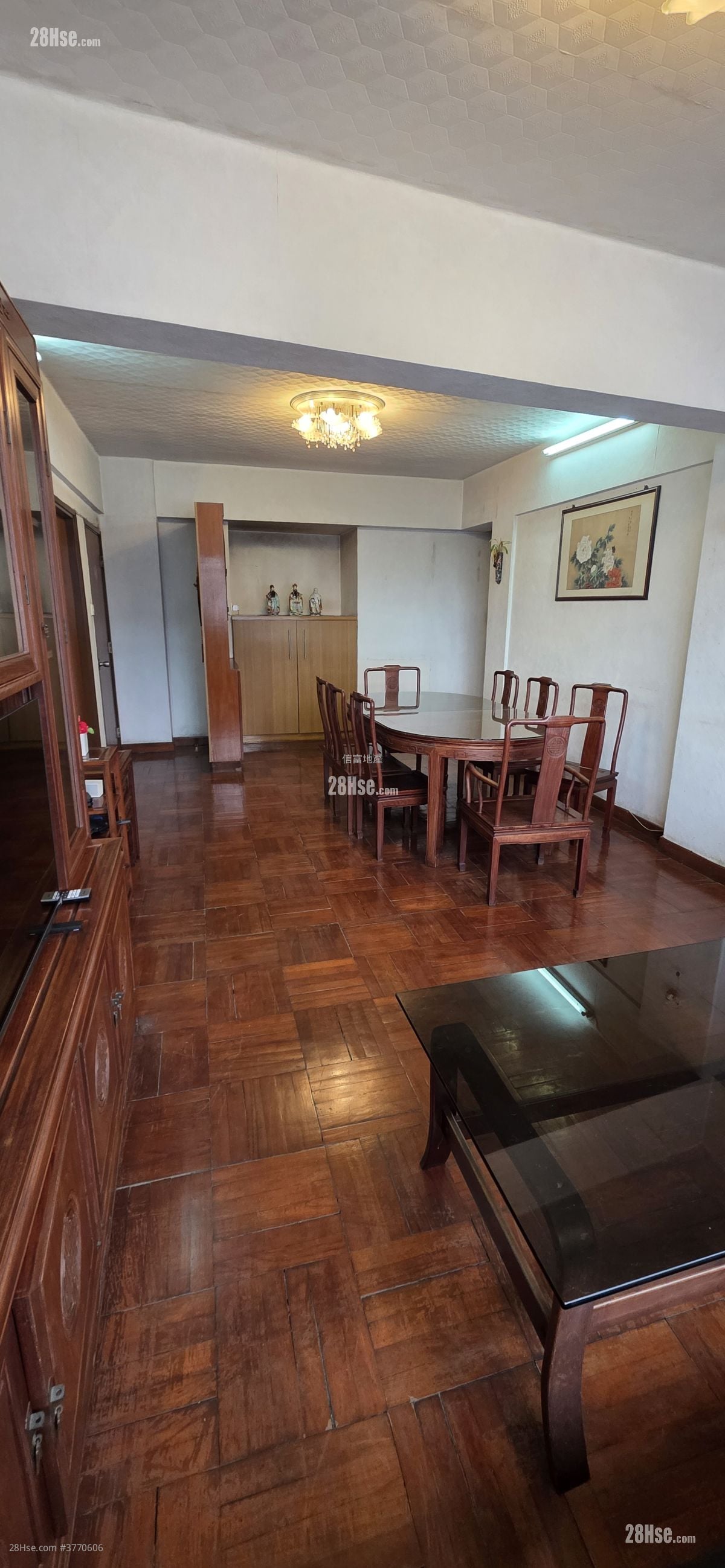 单幢楼房 售盘 3 房 976 平方尺