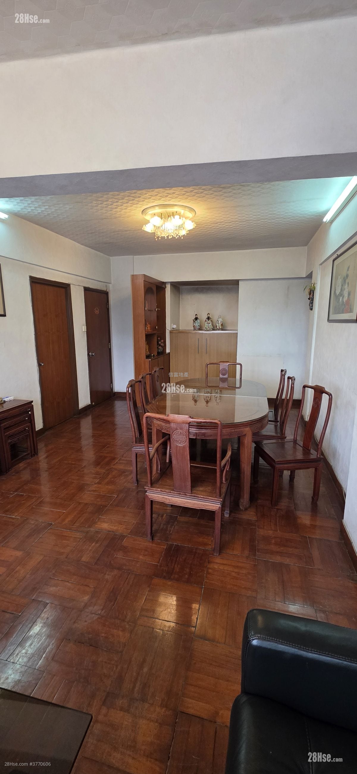 单幢楼房 售盘 3 房 976 平方尺