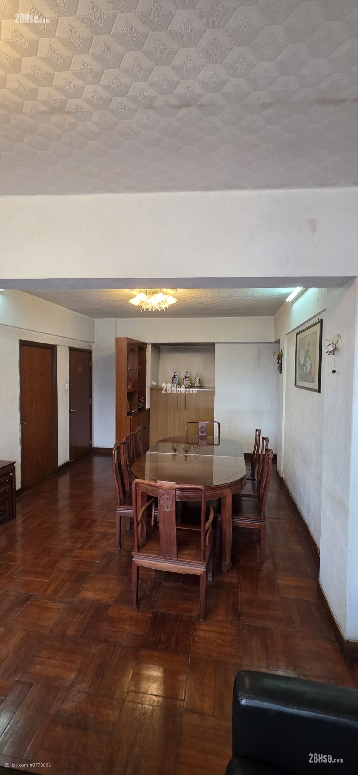 单幢楼房 售盘 3 房 976 平方尺