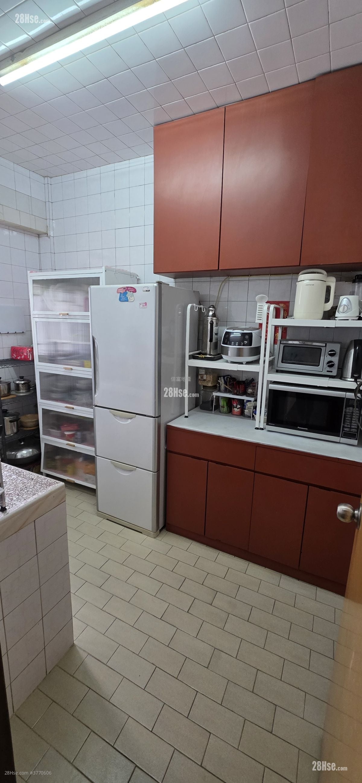 单幢楼房 售盘 3 房 976 平方尺