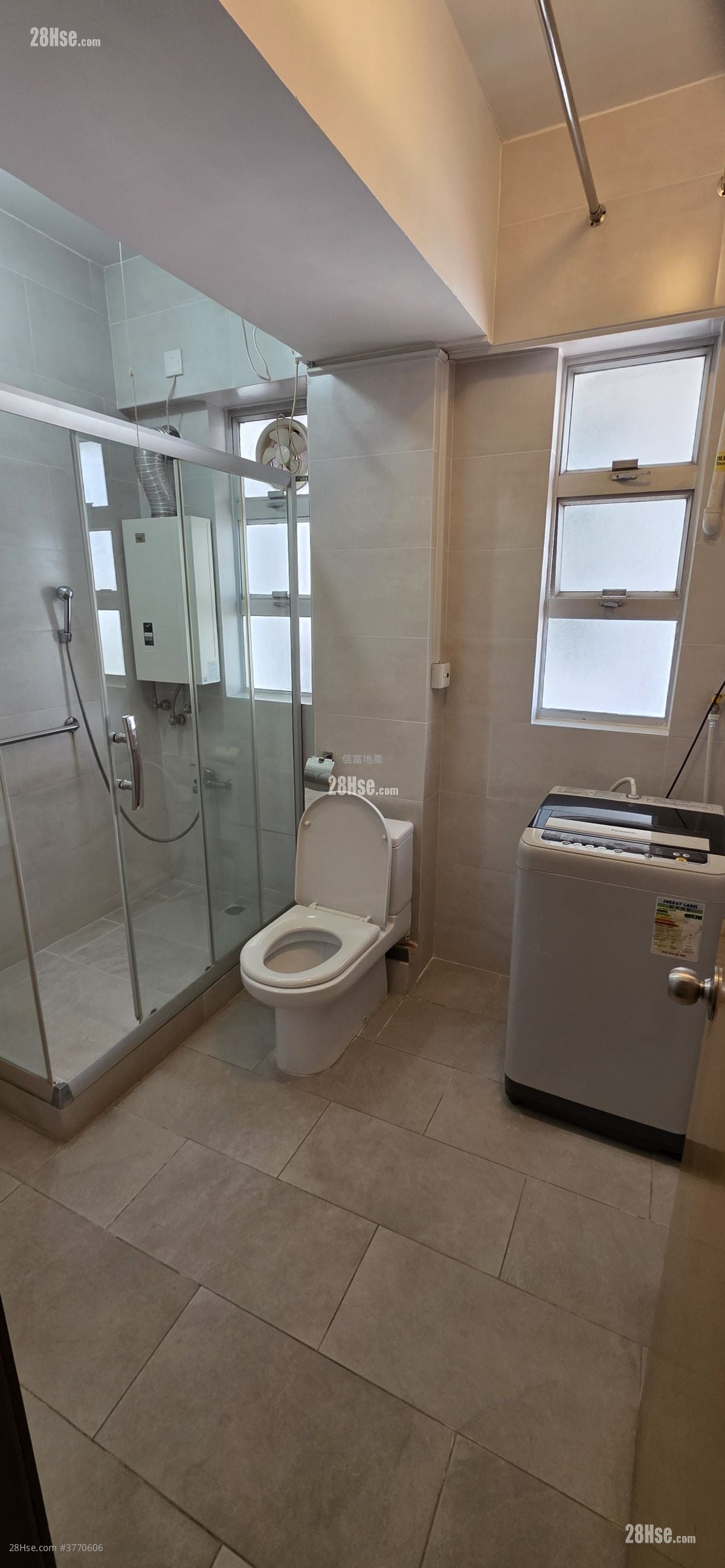 单幢楼房 售盘 3 房 976 平方尺