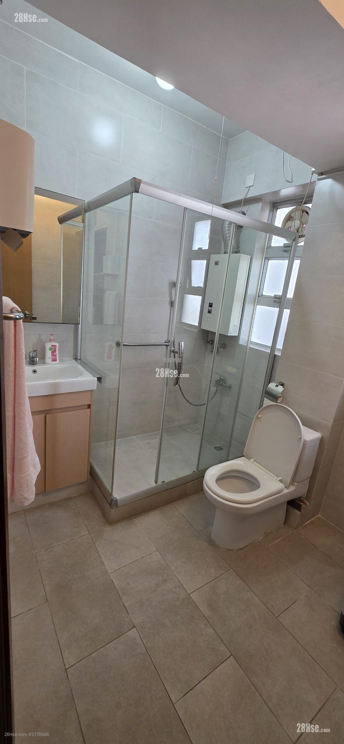 单幢楼房 售盘 3 房 976 平方尺