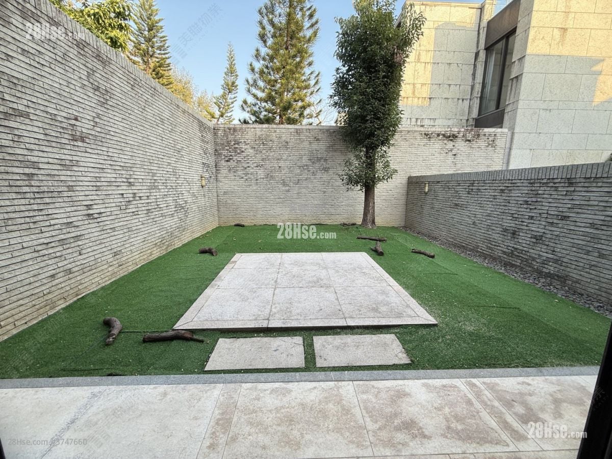 Valais Sell 3 Bedrooms , 5+ Bathrooms 1,601 ft²